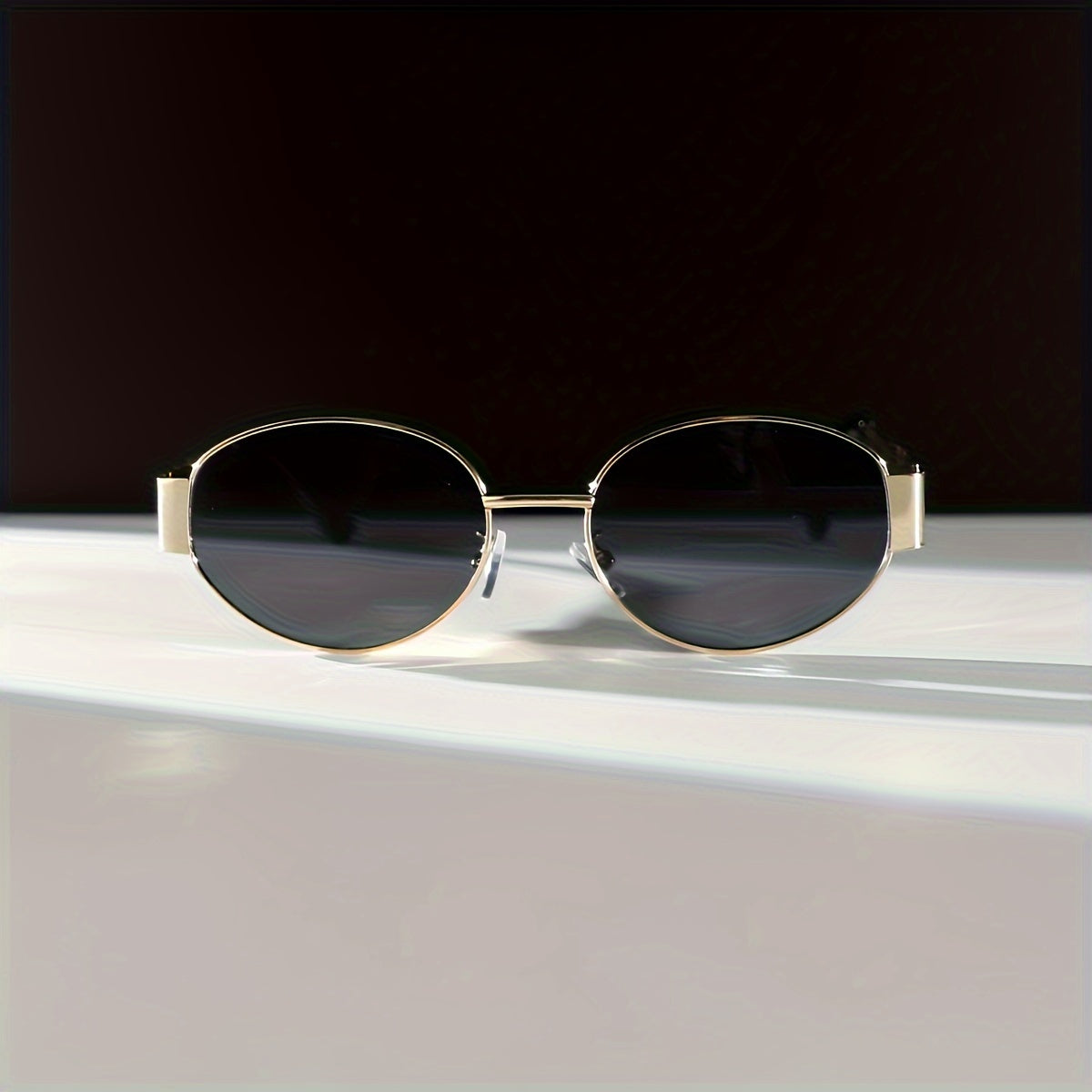 Chic Women's Oval Fashion Glasses - Retro Small Frame, Anti-Reflective Lens for Travel & Vacation
