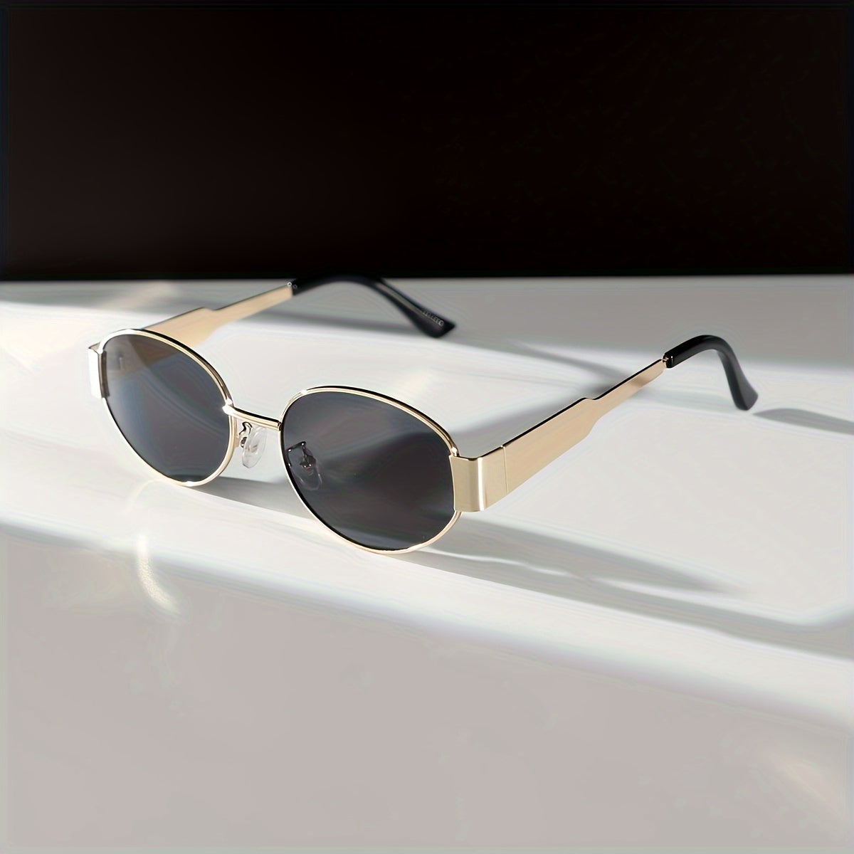Chic Women's Oval Fashion Glasses - Retro Small Frame, Anti-Reflective Lens for Travel & Vacation