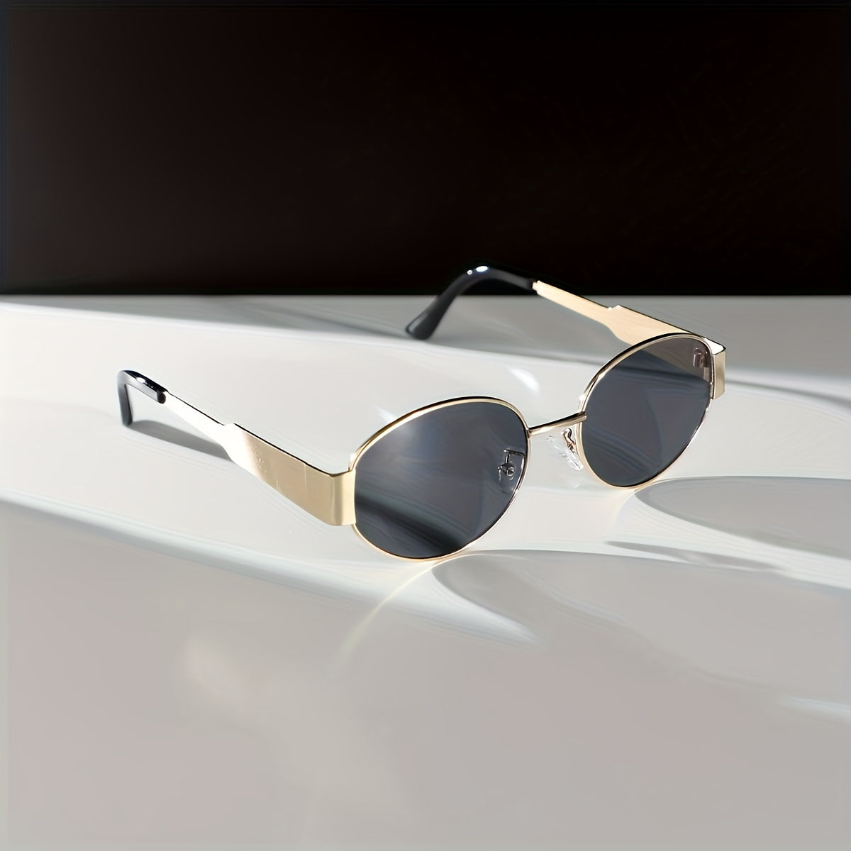 Chic Women's Oval Fashion Glasses - Retro Small Frame, Anti-Reflective Lens for Travel & Vacation